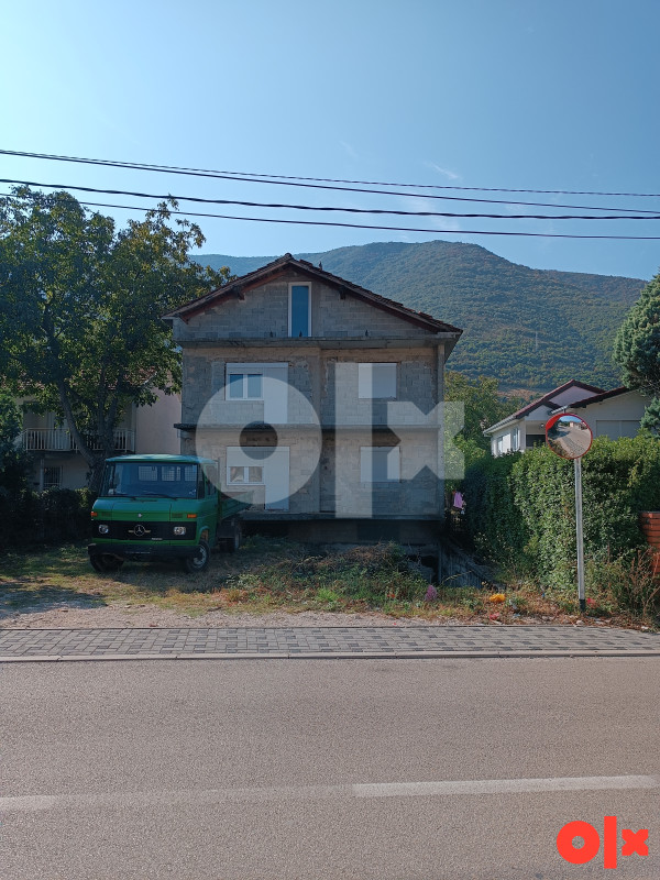 Prodaje se kuca sa 2,5 duluma zemljišta ,Vrapčići, Mostar