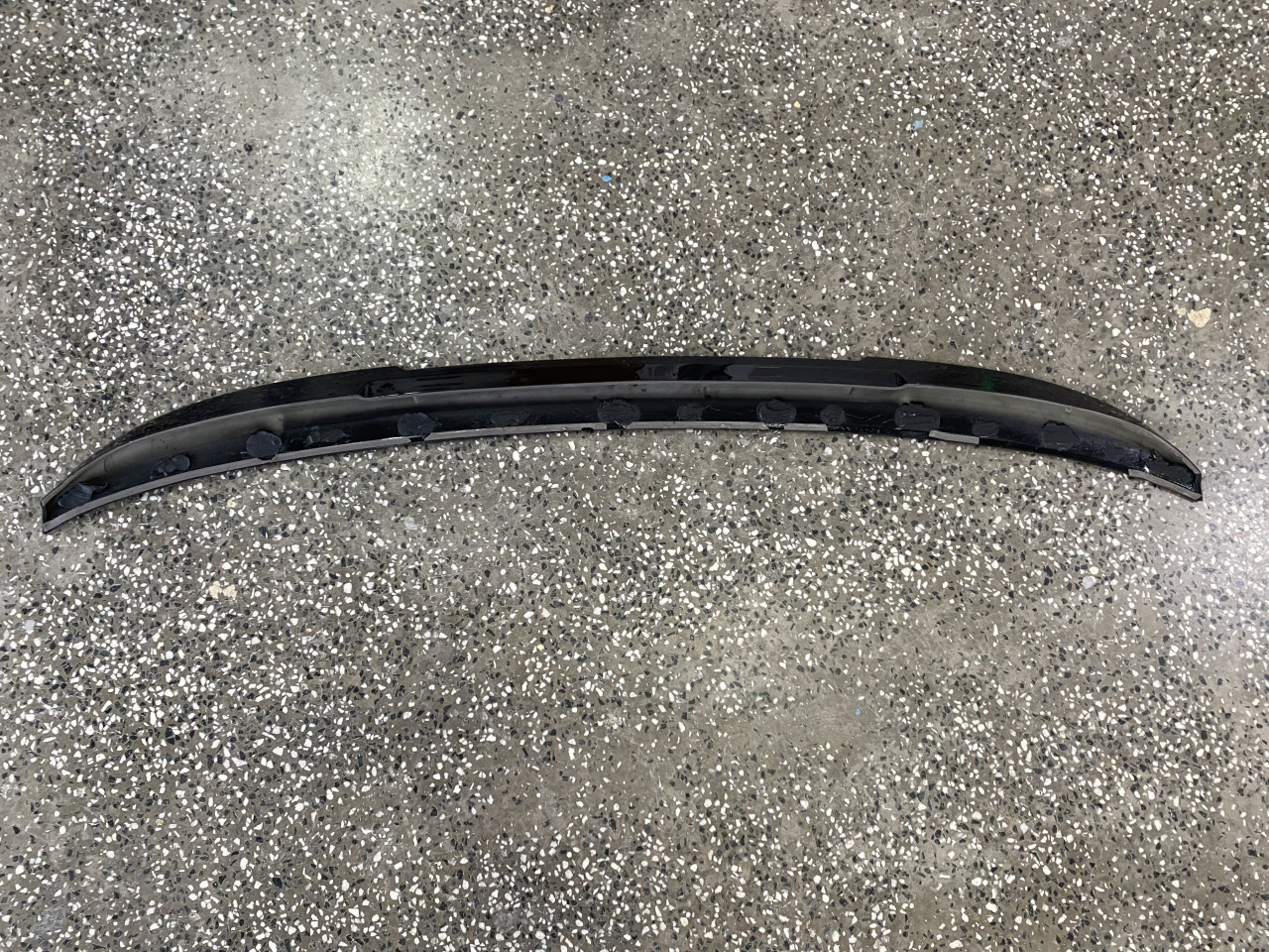 BMW 5 G38 spojler gepeka lip crni od 2016-