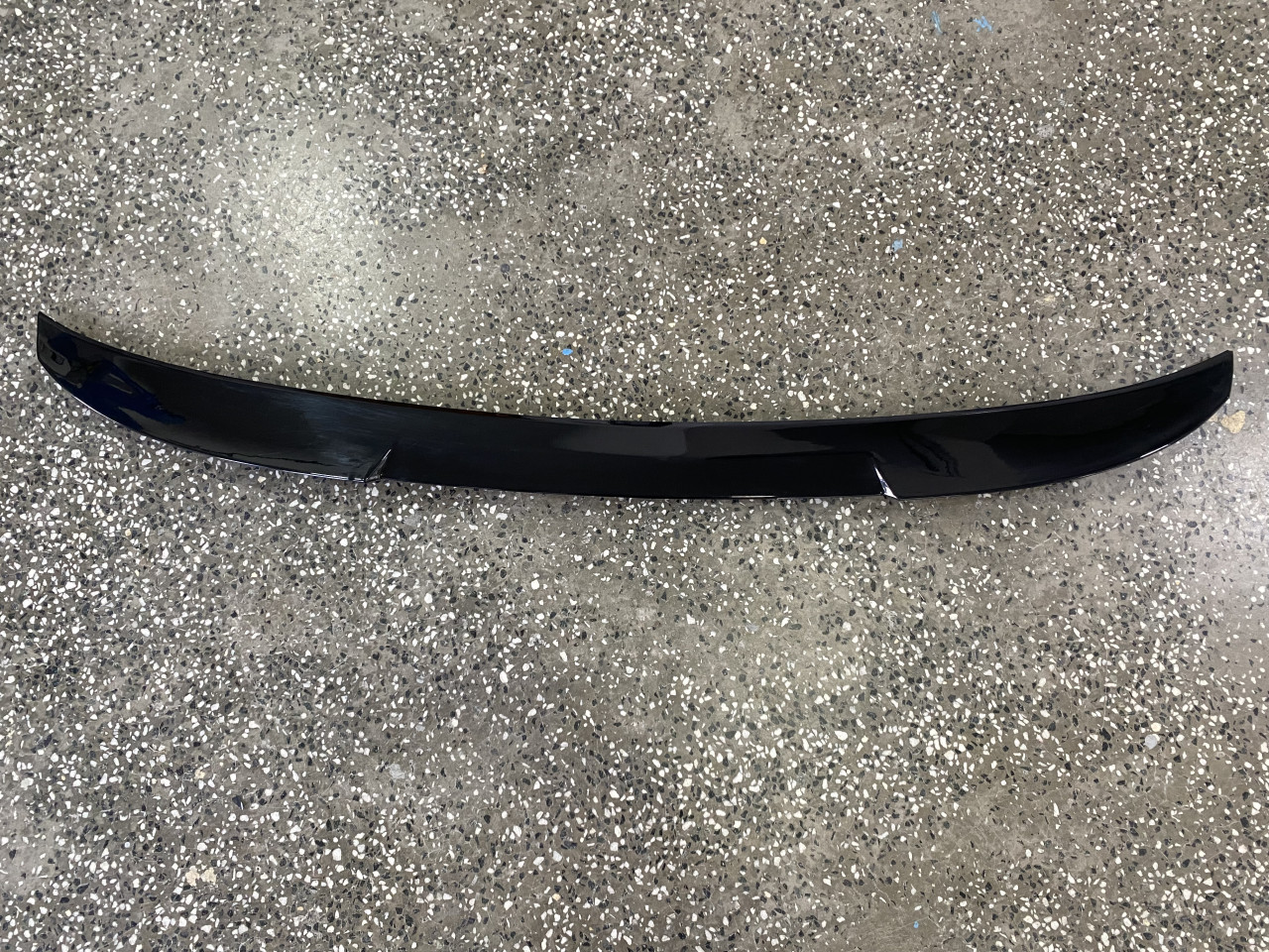 BMW 5 G38 spojler gepeka lip crni od 2016-