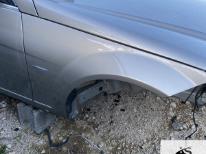 MERCEDES W204 prednji desni blatobran