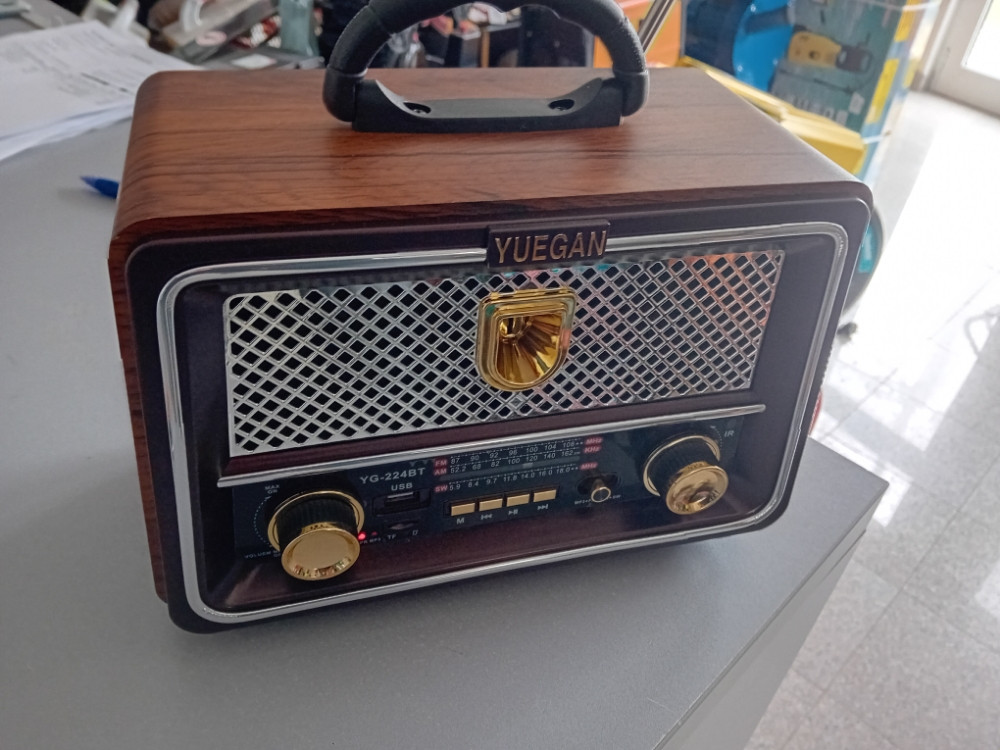 RADIO TRANZISTOR RETRO RADI BEZ STRUJE I NA STRUJU