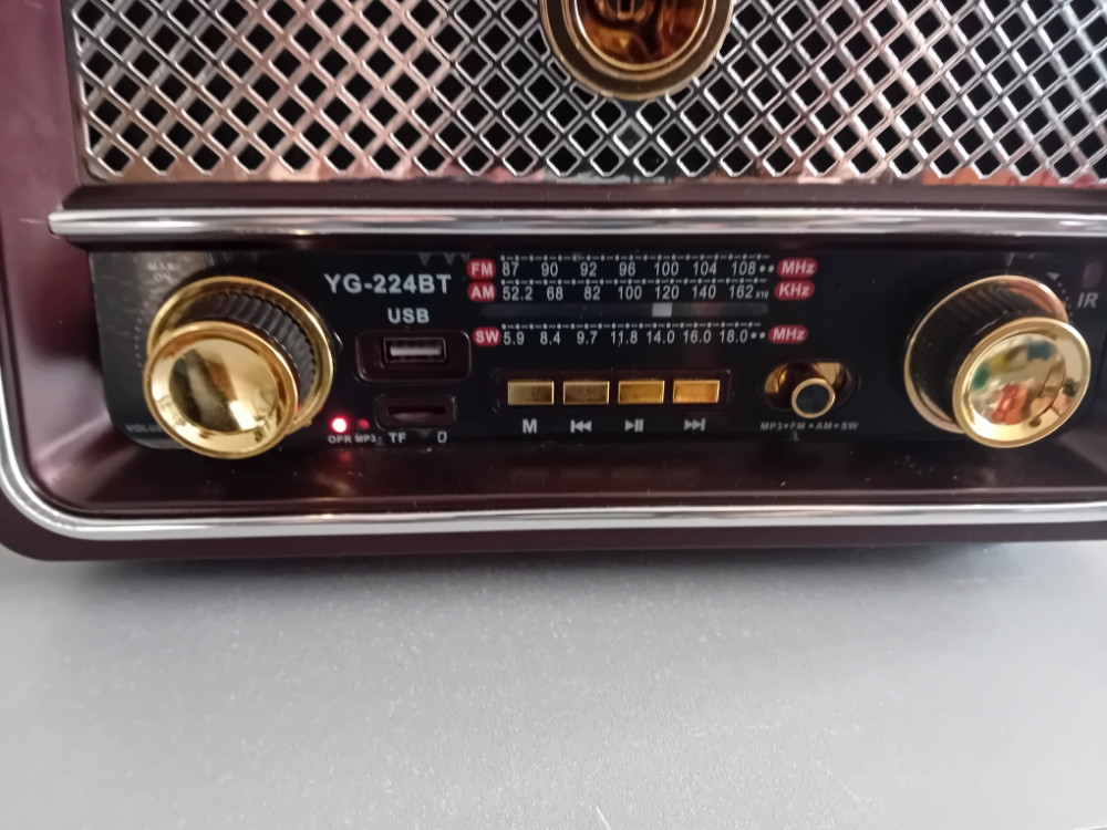 RADIO TRANZISTOR RETRO RADI BEZ STRUJE I NA STRUJU