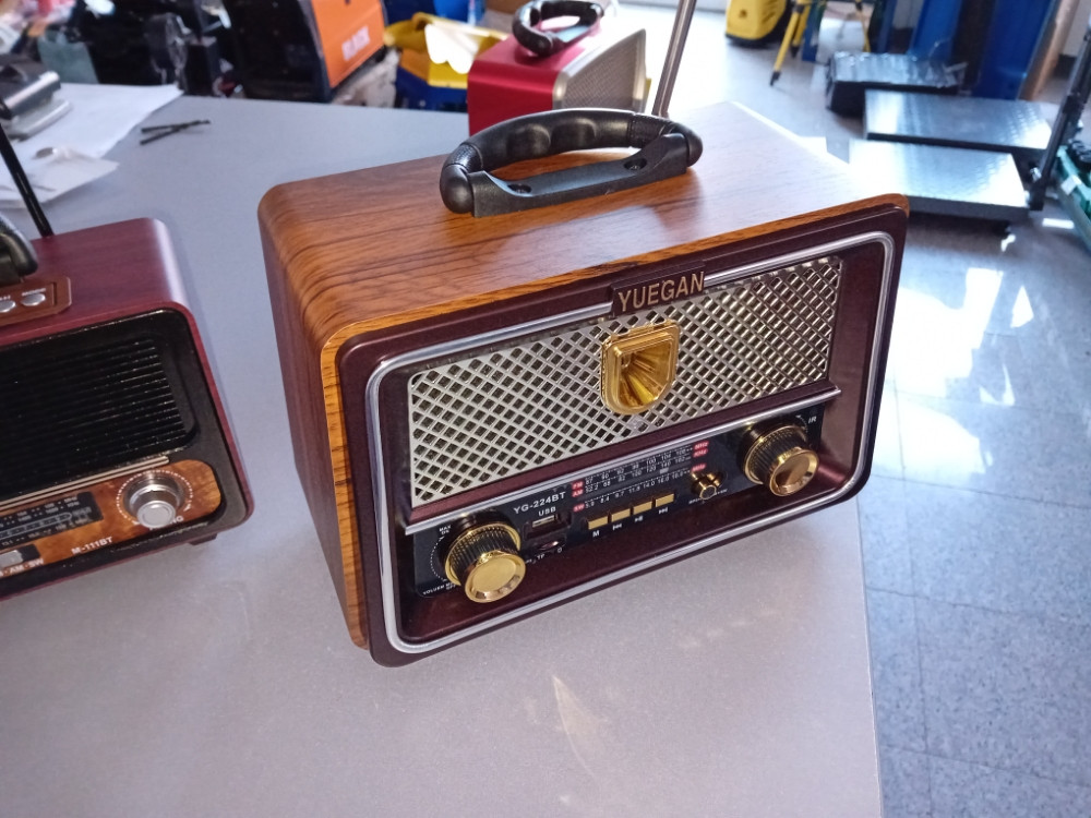 RADIO TRANZISTOR RETRO RADI BEZ STRUJE I NA STRUJU