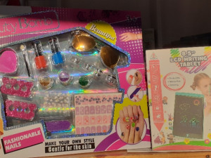 Manikir nakit šminka naočale djevojcice igračke