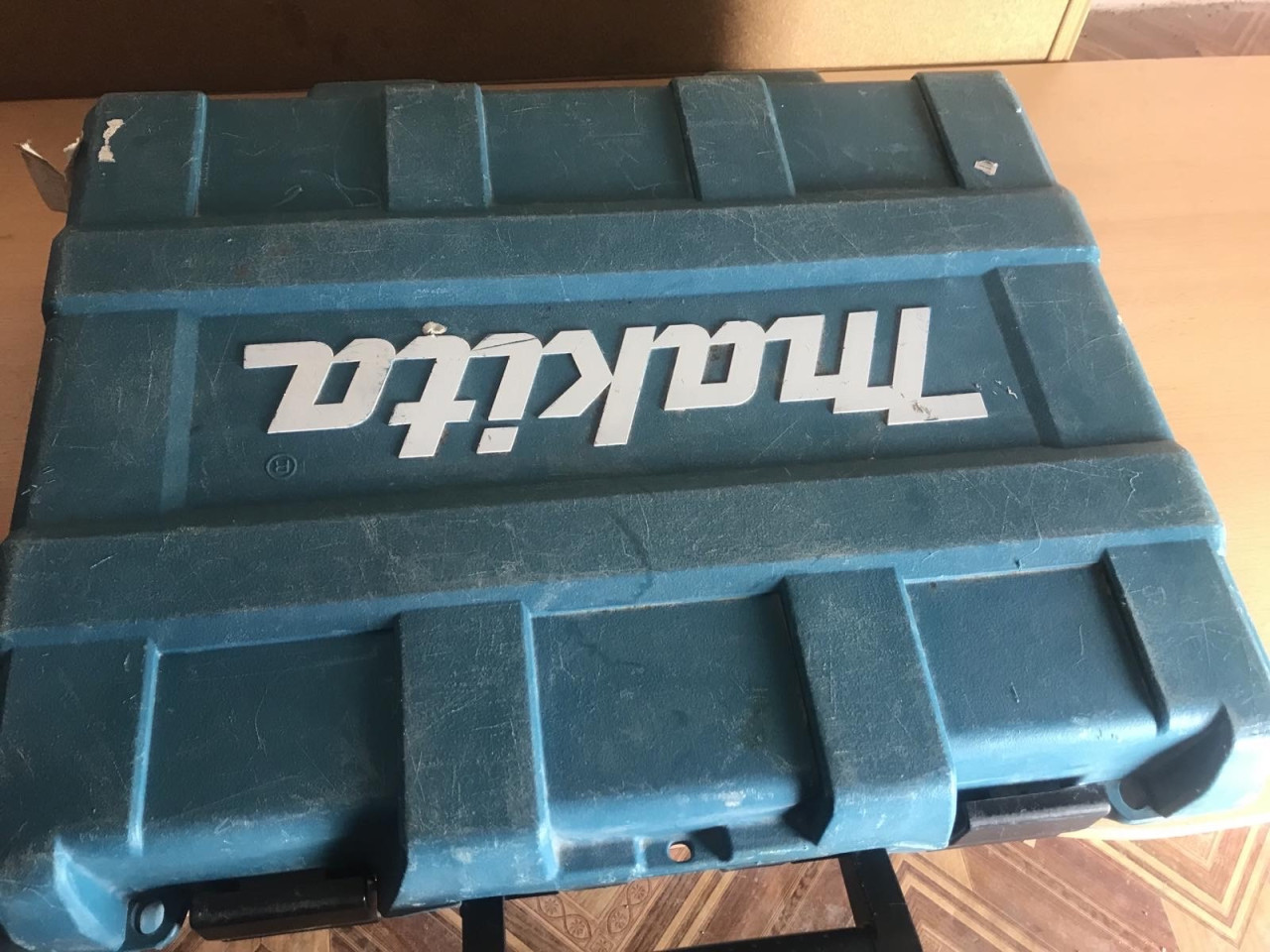 Makita aku pistolj za silikon 18 V