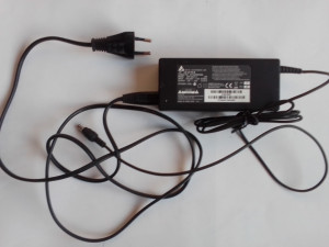 Adapter Delta Electronics 12 V  2,5 A    5 km