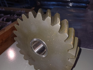 CILINDRICNI ZUPCANIK SA KOSIM ZUPCIMA