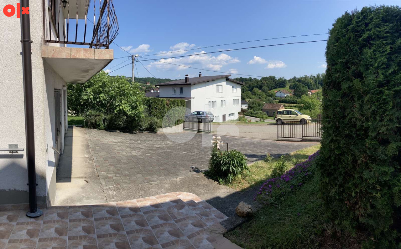 Kuća sa 2 stana + 2 garaže, useljiva, SRBAC odlična lokacija 3