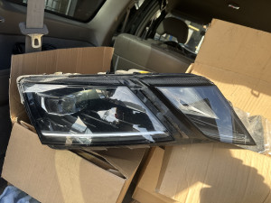 Farovi 2 komada  Skoda Octavia a7 led fabricki ostecen