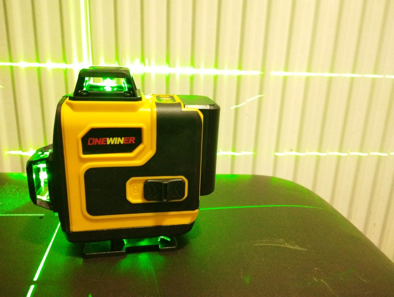 Građevinski laser 16 linija