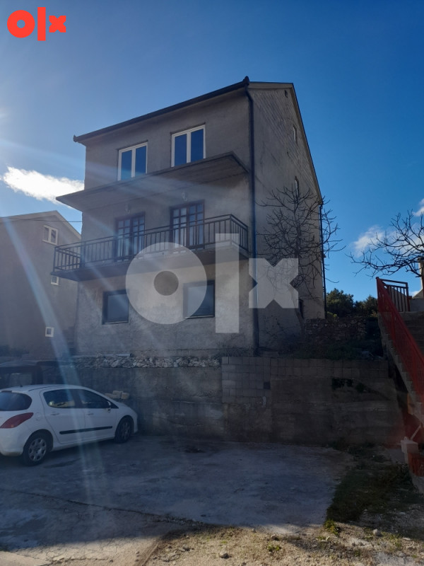 Prodaje se obiteljska kuća u Neumu