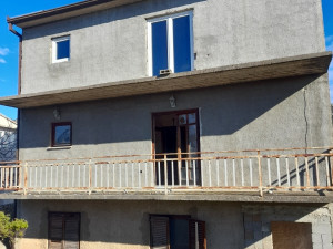 Prodaje se obiteljska kuća u Neumu photo 3