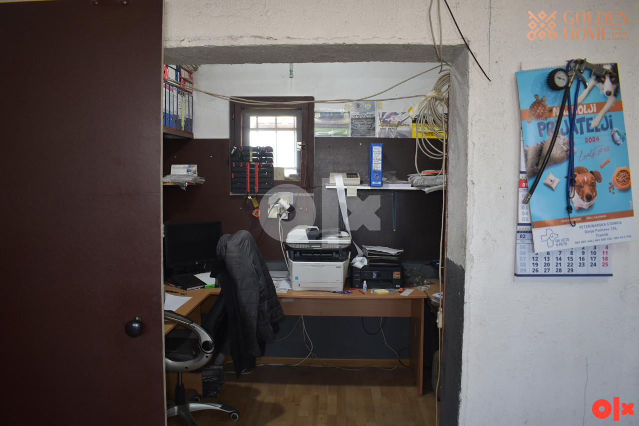 Kuća sa poslovnim prostorom i halom u Vitezu 20