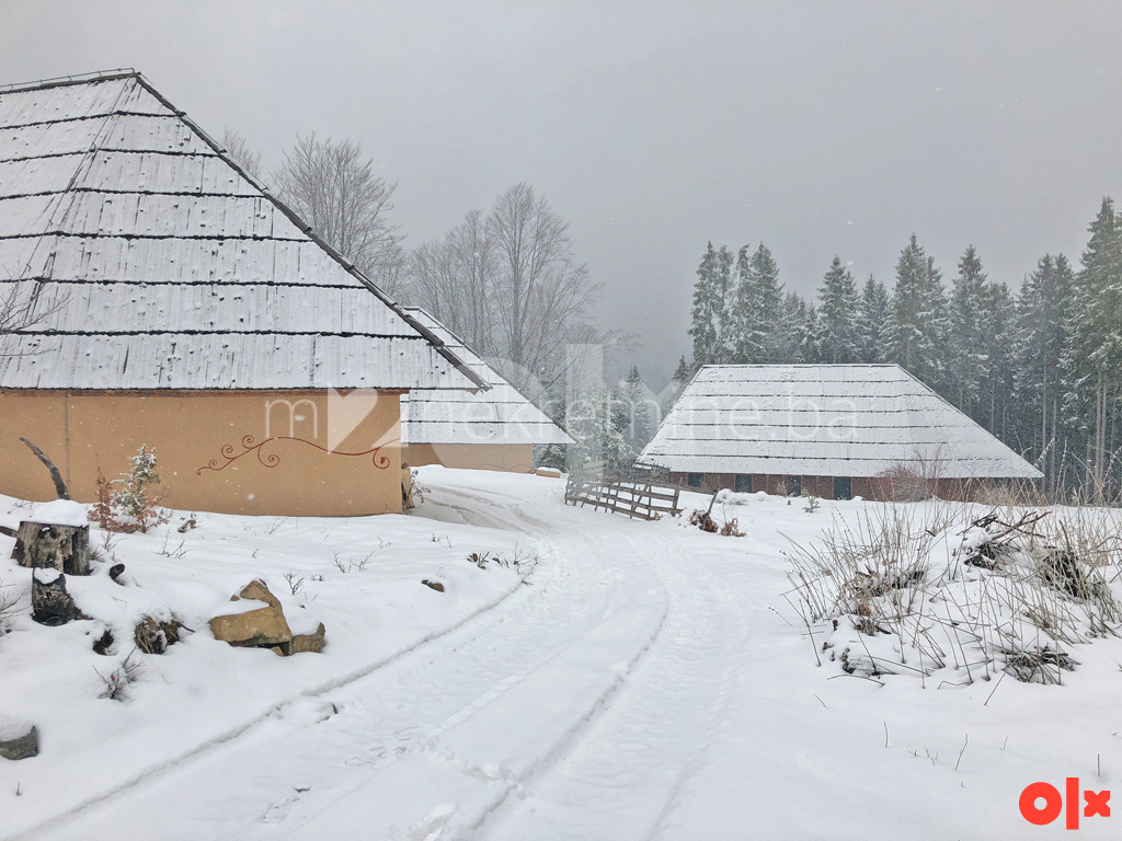 m2: Hreša, parcela 47.036m2 sa tri objekta i ski stazom 13