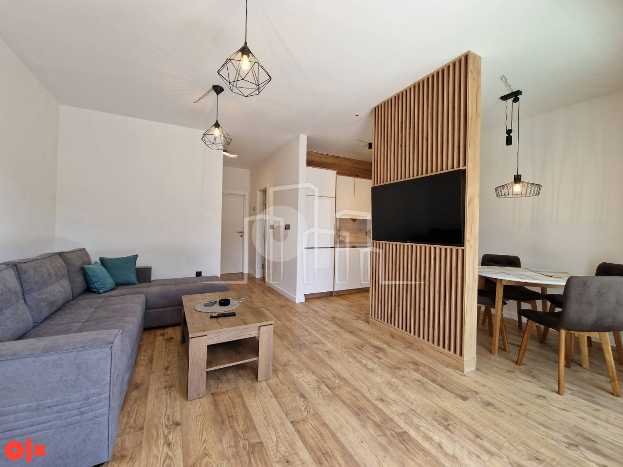 Dvosoban nov opremljen apartman sa parkingom Dvorišta 8