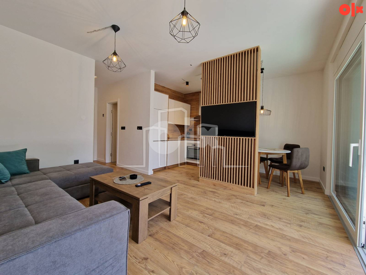 Dvosoban nov opremljen apartman sa parkingom Dvorišta 9