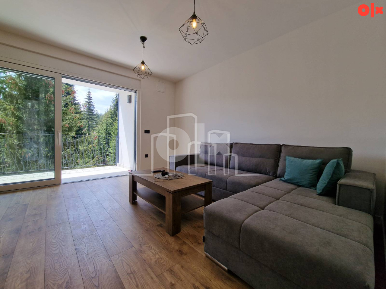 Dvosoban nov opremljen apartman sa parkingom Dvorišta 11