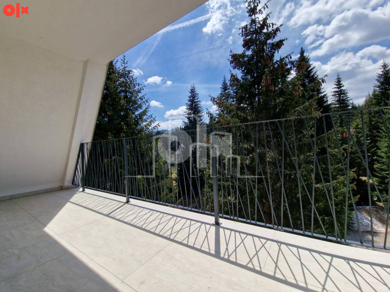Dvosoban nov opremljen apartman sa parkingom Dvorišta 21
