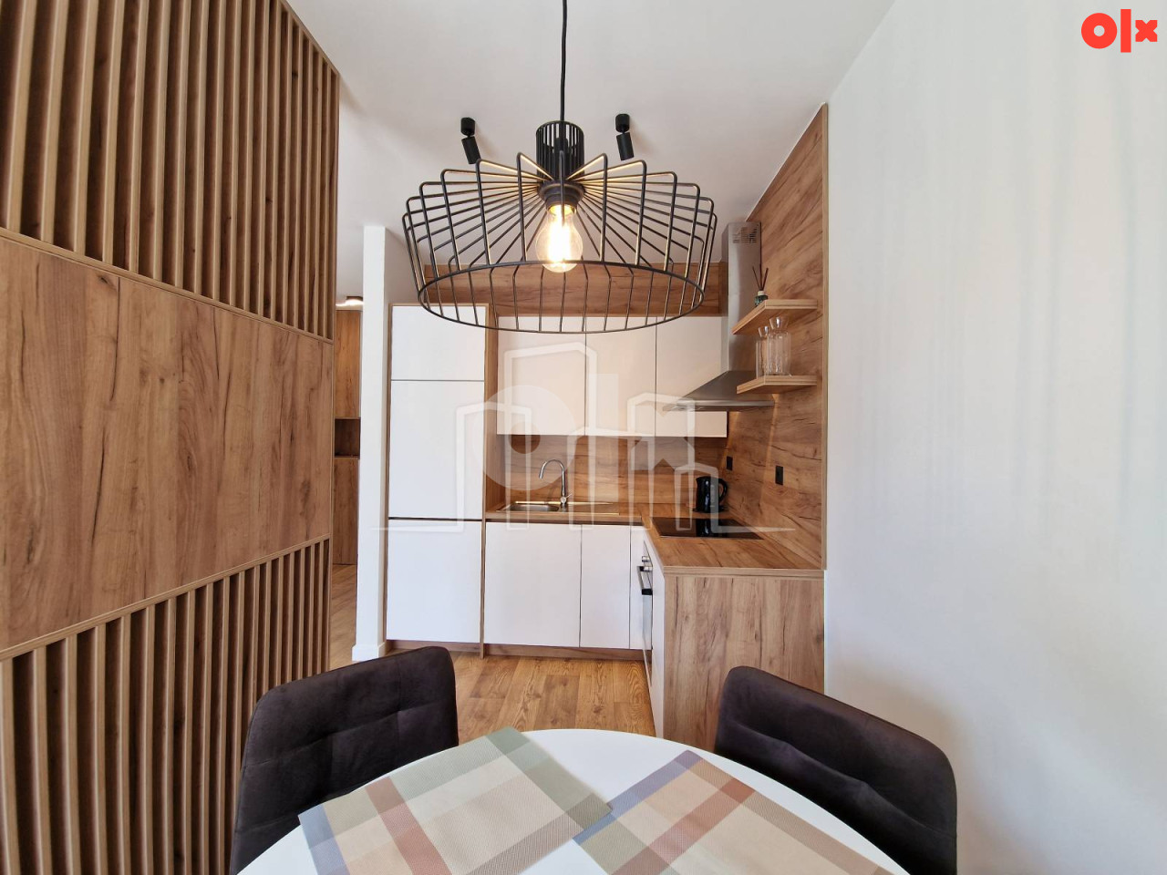 Dvosoban nov opremljen apartman sa parkingom Dvorišta 22