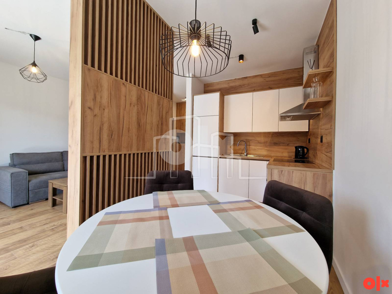 Dvosoban nov opremljen apartman sa parkingom Dvorišta 23