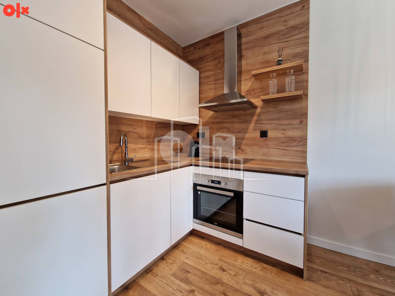 Dvosoban nov opremljen apartman sa parkingom Dvorišta 25