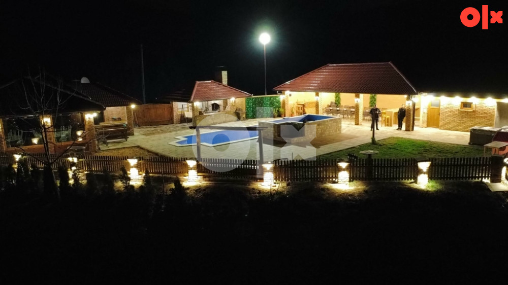 Vikendica sa bazenom Tuzla 061391640 izdajem.