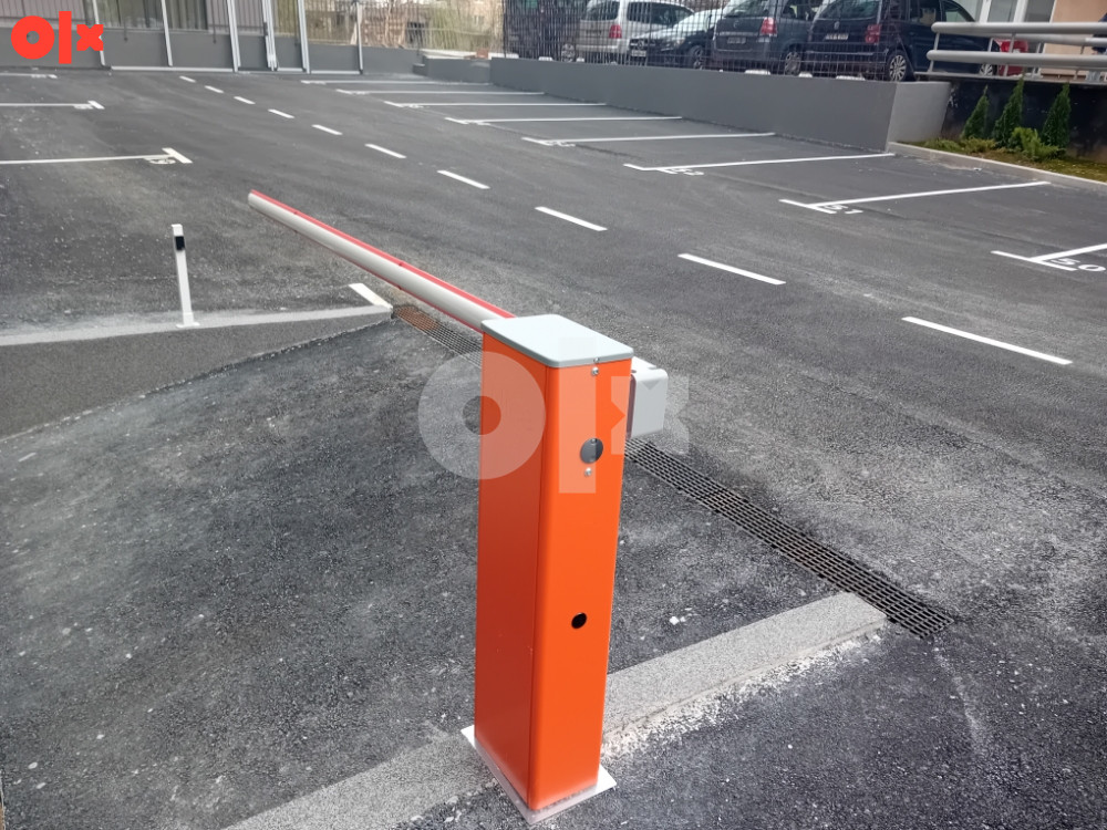 DOSTUPAN VECERAS/Stan na dan Bulevar Sarajevo sa parking mjestom 13