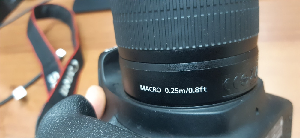 Canon EOS 4000D