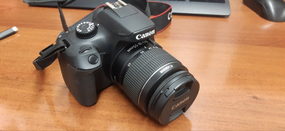 Canon EOS 4000D