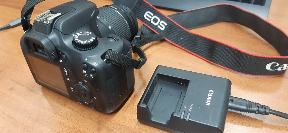 Canon EOS 4000D