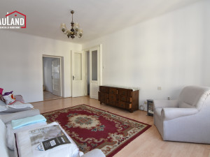 Trosoban stan sa dva balkona-86m2/Marijin Dvor, Centar