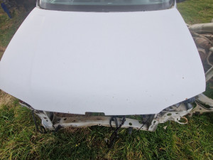 Peugeot Partner Berlingo prednja hauba 2001g