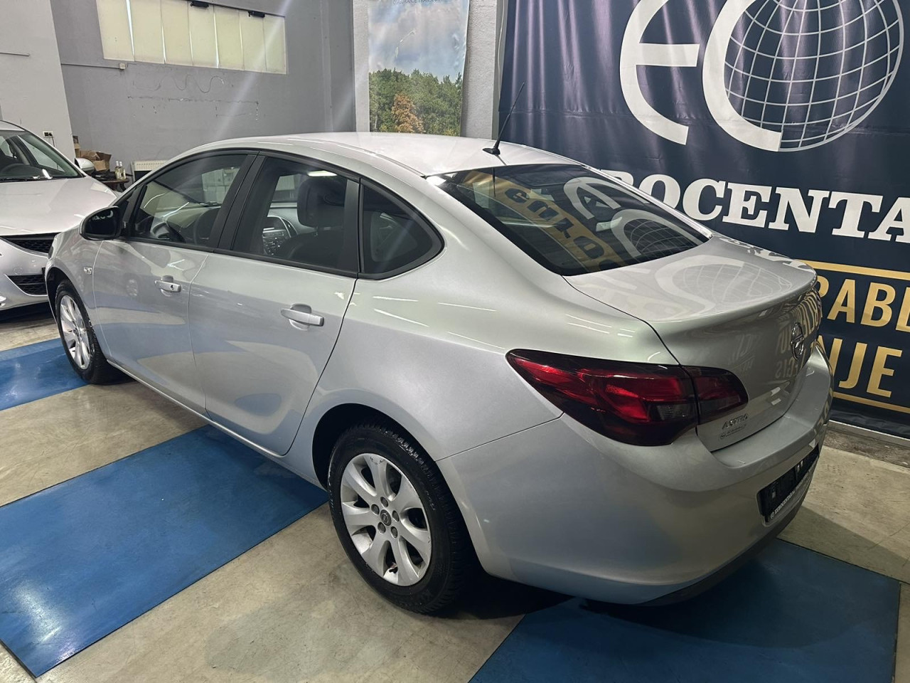 OPEL ASTRA J 1.6i, 2016 GODINA , 1 VLASNIK, REGISTROVAN