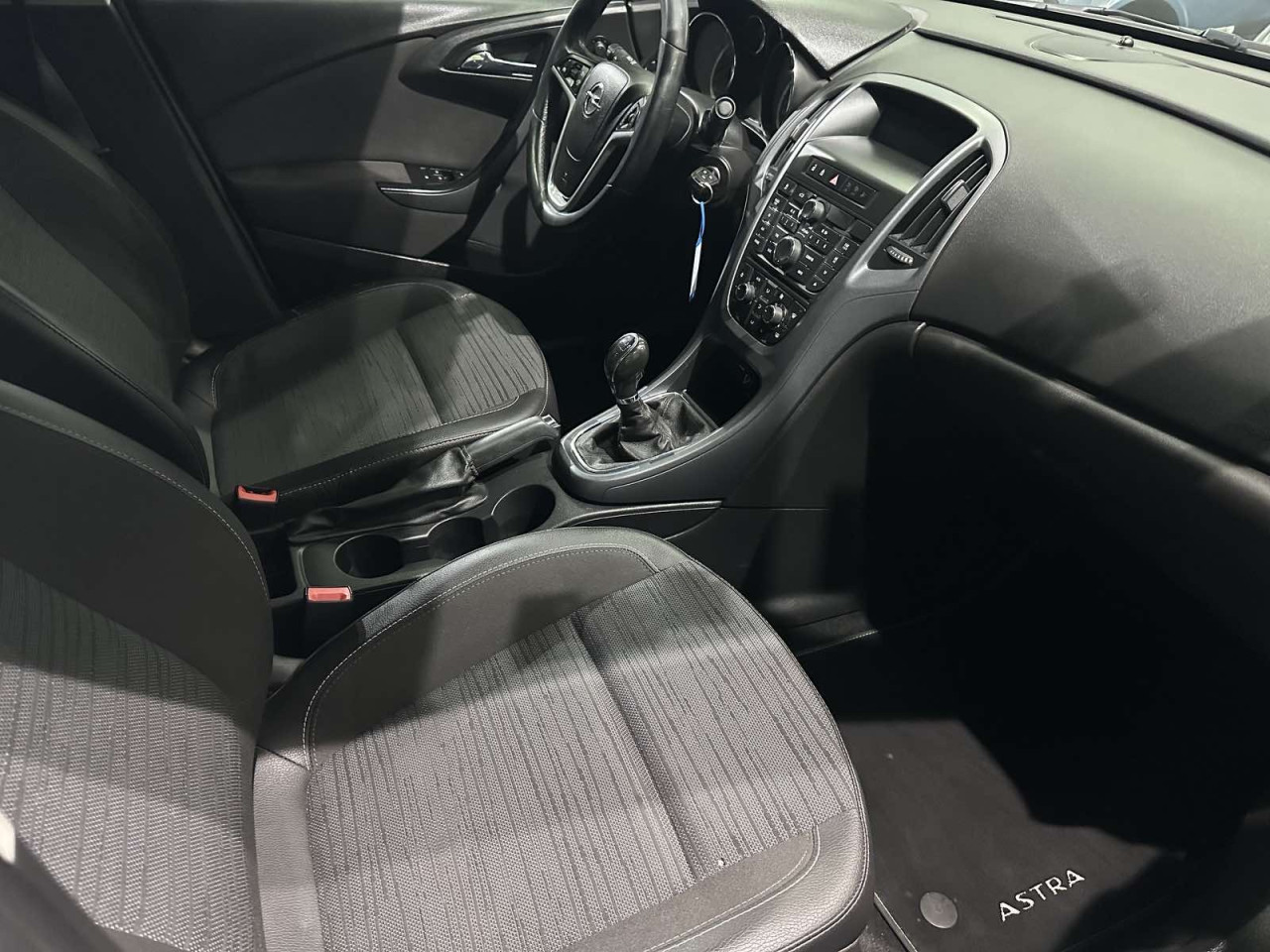 OPEL ASTRA J 1.6i, 2016 GODINA , 1 VLASNIK, REGISTROVAN