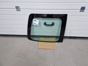 Zadnje lijevo staklo gepek vrata VW Caddy 2010-2015 god