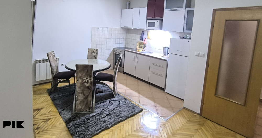 Iznajmljujem stan kod Mejdana, Tuzla 49m2, USELJIV ODMAH
