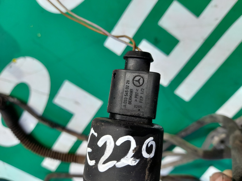 Pumpama brisača stakla Mercedes w210 A0335450228