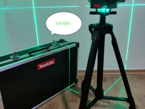 Građevinski laser nivelir samonivelirajući MAKITA + tronožac