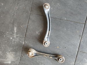 Zadnje ruke mercedes e 210