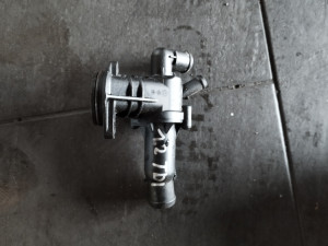 KUCISTE TERMOSTATA VW POLO 6R 1.2 TDI