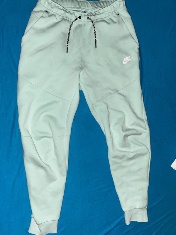 nike tech fleece mint