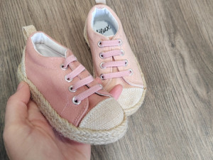Nove patike / tene za bebe , djevojcice, vel.21