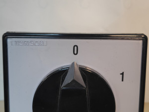 Grebenasti prekidač 4G100-10-U