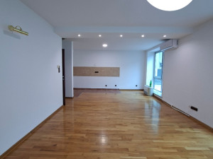 Centar grada 91m2, 1 sprat photo 2