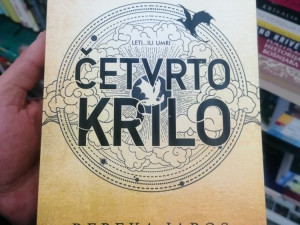 Četvrto krilo Rebeka Jaros knjiga