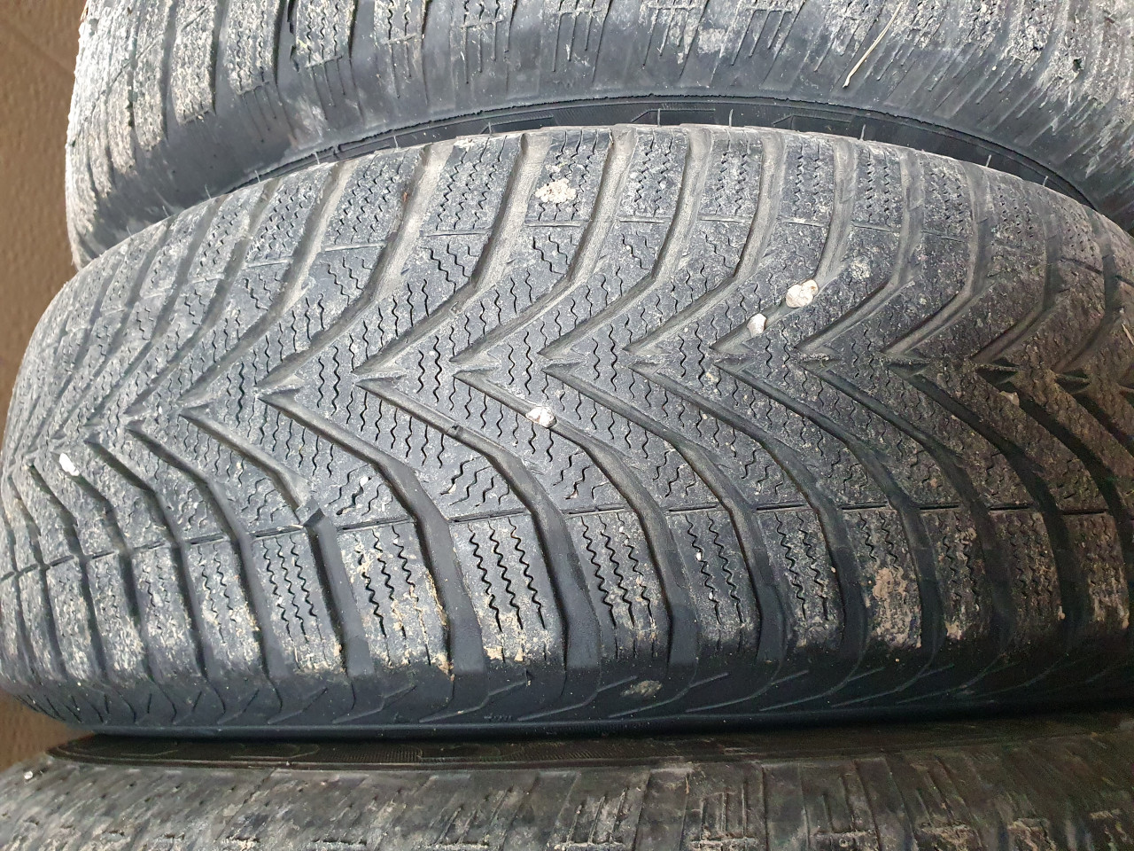 Zimske gume sa felugama golf 5,6,7.. passat 5+,6,7,8...