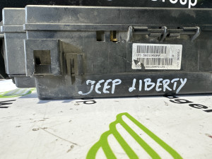 Kućište osigurača Jeep Liberty 2005 (fotografija 2)