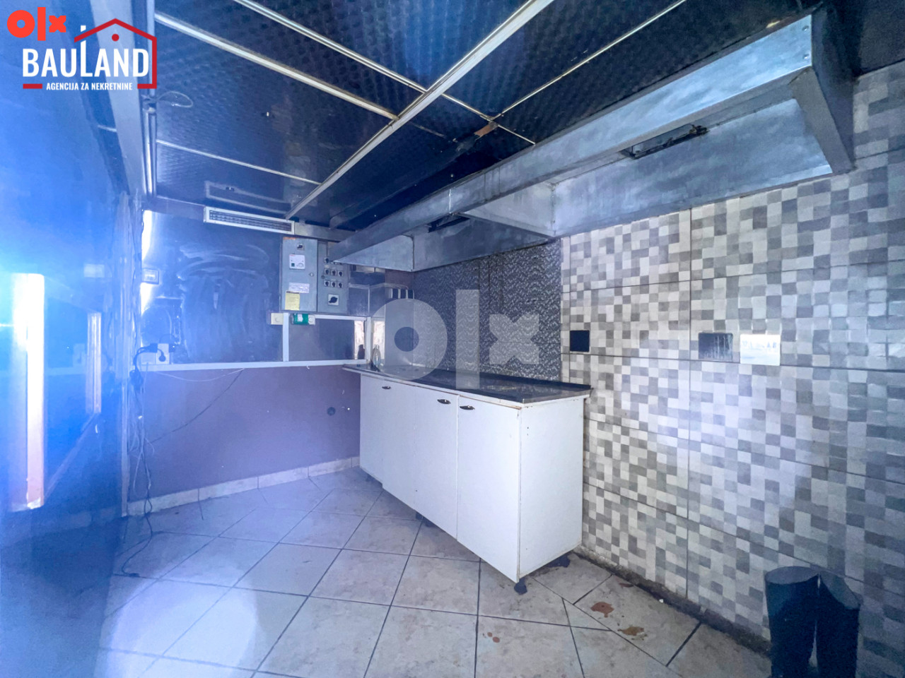 Poslovni prostor površine 34m2, Merhemića trg, Centar 7
