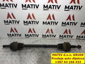 Poluosovina ZADNJA DESNA VW Touareg 7P 3,0 TDI 2010 7P0501201G