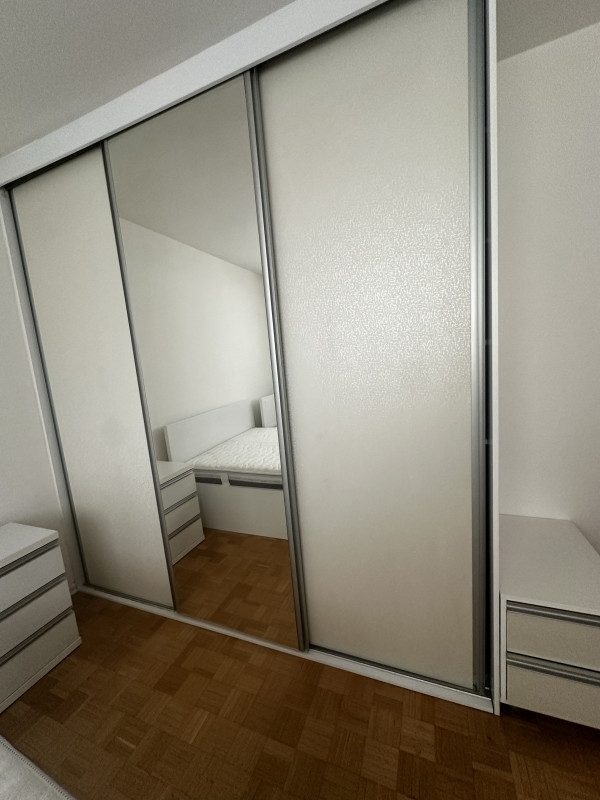 Americki plakar sa kliznim vratima - Plakari - OLX.ba